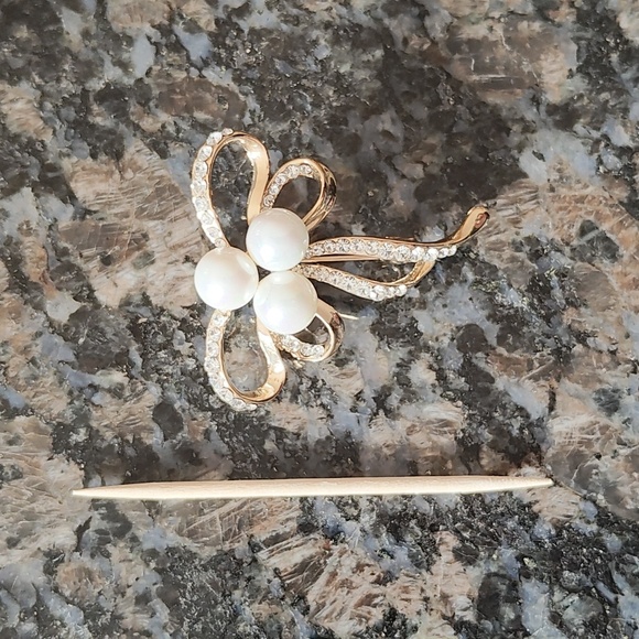 Vintage Silver Tone Rhinestone Faux Pearl Bow Pin Brooch - Picture 6 of 6